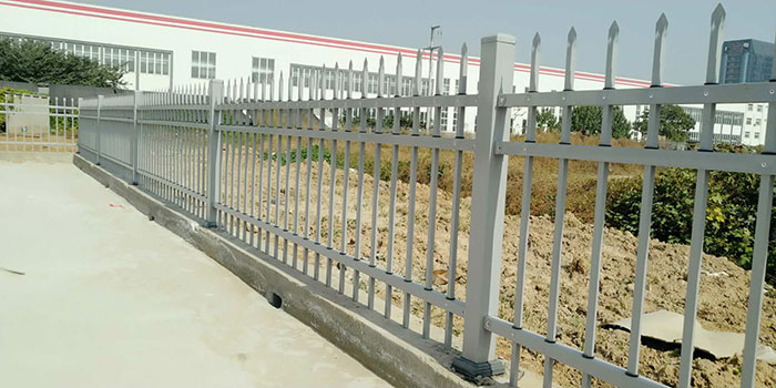 鄭州恒天重工靜電房圍墻護欄經典灰色